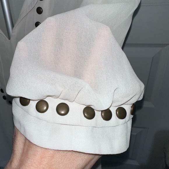 Angie Ivory Blouse with Black Accents - Picture 2 of 5